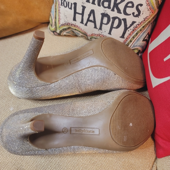 Kelly & Katie Silver Sparkly Closed Toe Heels 2.5 inch pumps - Picture 9 of 10